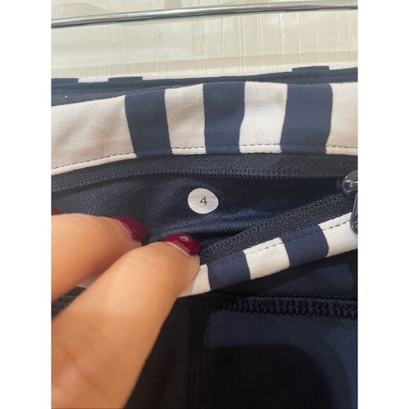 Lululemon Athletica Striped Navy White Capri Leggings Size 4 - Picture 4 of 5
